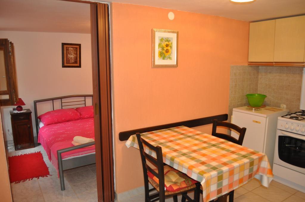 Apartment Drenovica Pula Værelse billede